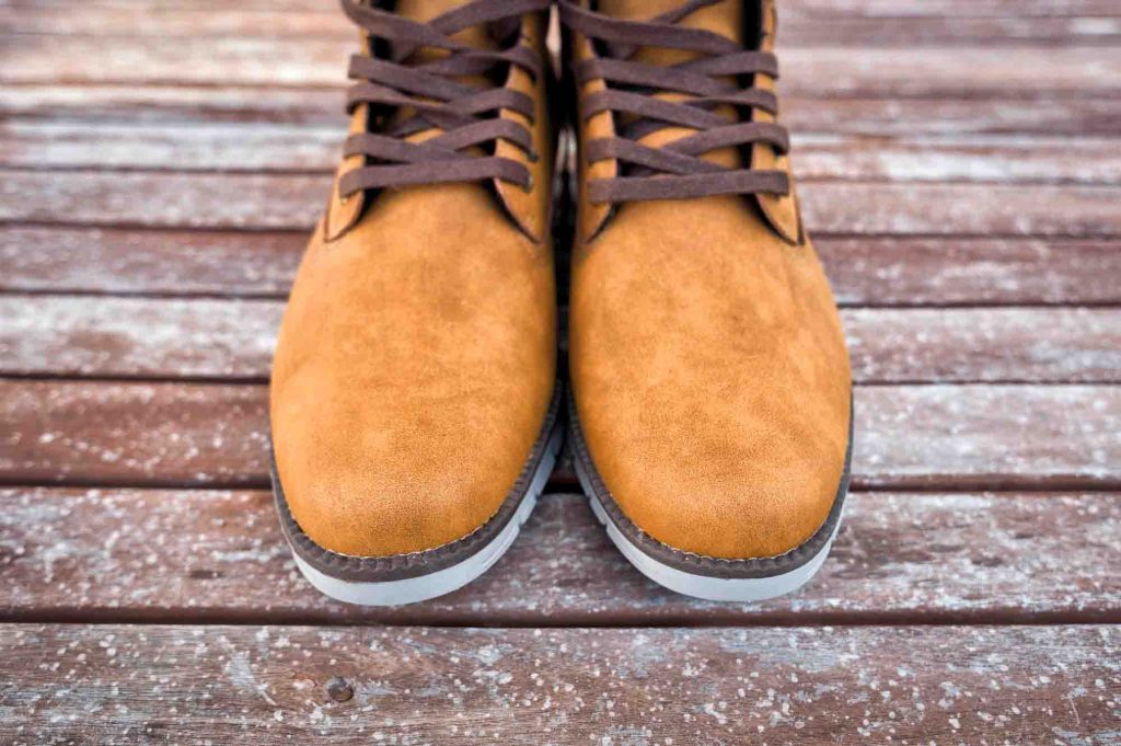 راهنمای گام به گام واکس زدن کفش‌های جیر و نبوک