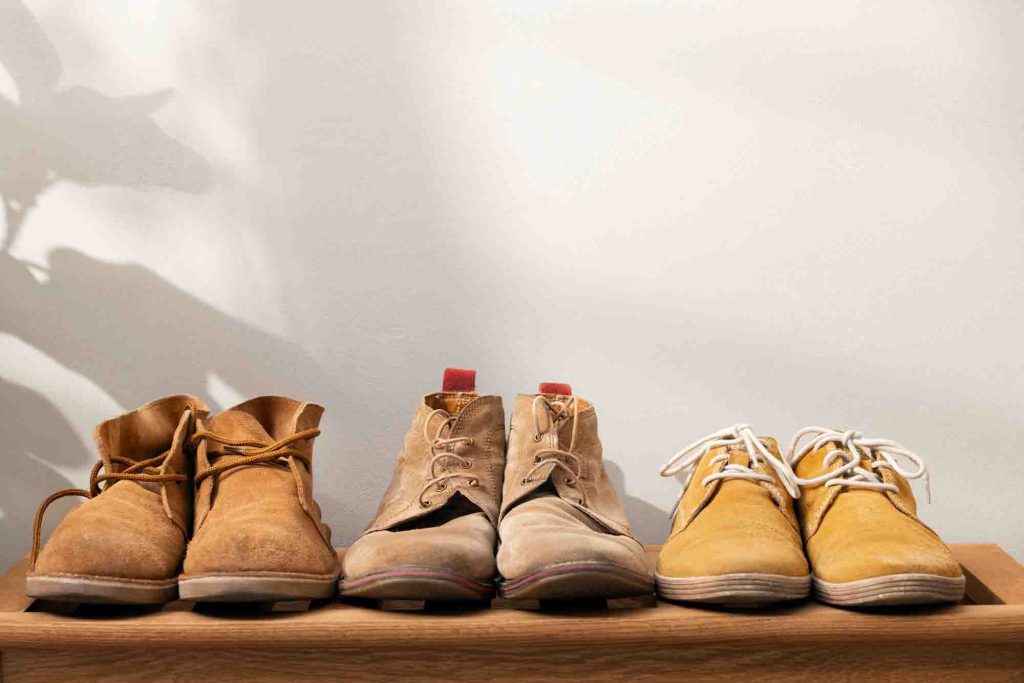 راهنمای جامع مراقبت از کفش‌های جیر و نبوک