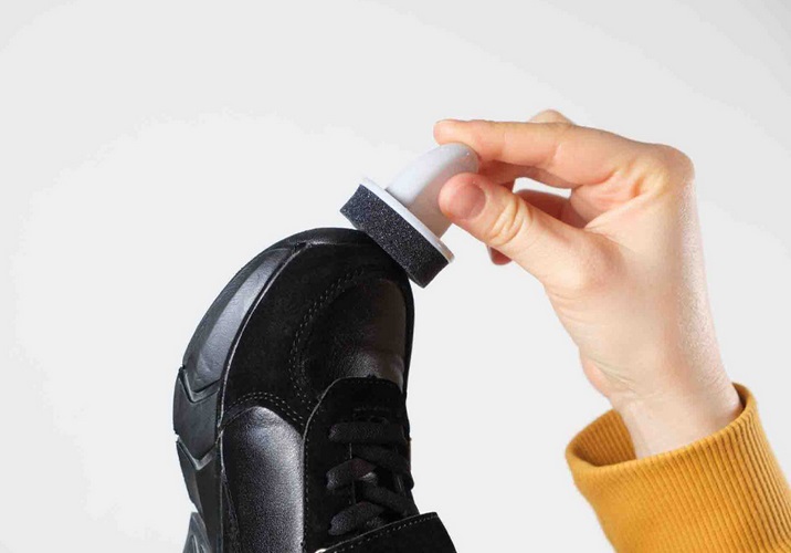 چگونه از واکس بی رنگ برای تمام نوع کفش‌ها استفاده کنیم؟