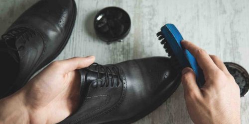 چگونه از واکس بی رنگ برای تمام نوع کفش‌ها استفاده کنیم؟